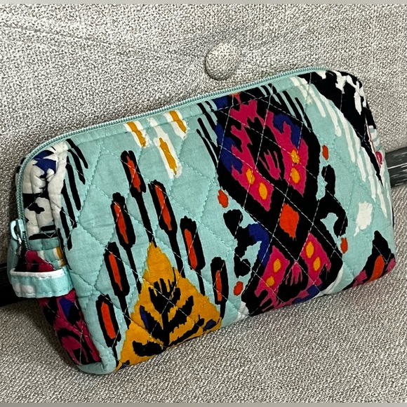 Vera Bradley Handbags - Vera Bradley Quilted Cosmetic Bag in Aqua Multi